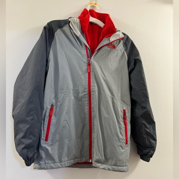 The North Face 3 in 1 Dry Vent Coat. Boys size XL (18/20). Black/grey/red. V5.